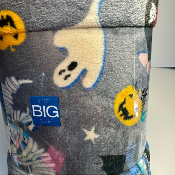 NWT. Disney Stitch Halloween plush Throw. The gray Blanket. Stitch in costumes - Picture 8 of 11